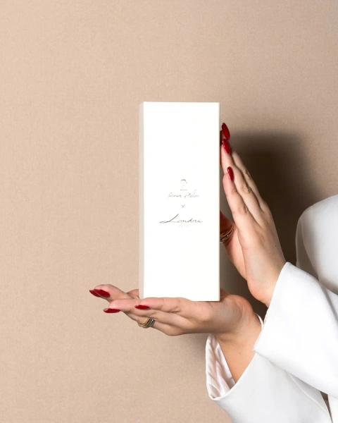  Фотография красивая коробка крышка на магнитах из дизайнерского картона